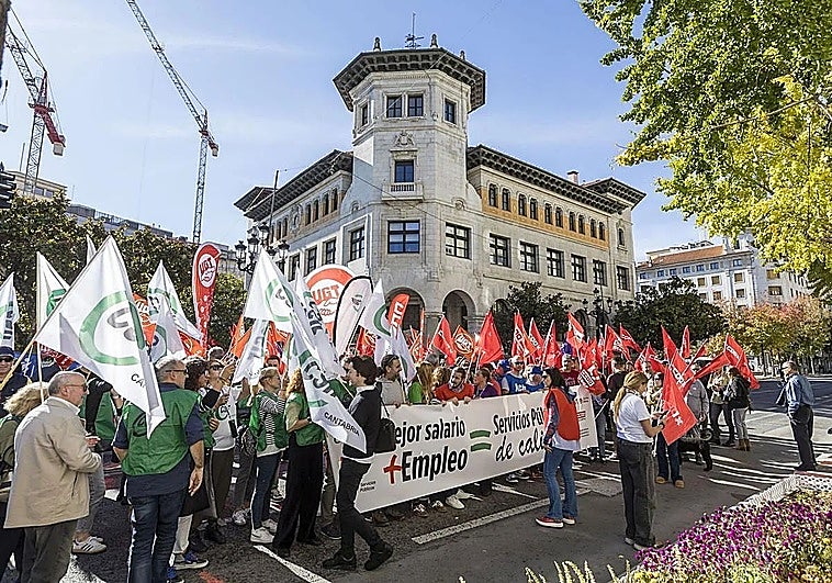 El Gobierno de Cantabria no abonará hasta enero la subida salarial aprobada para los funcionarios del 2,5% en 2025